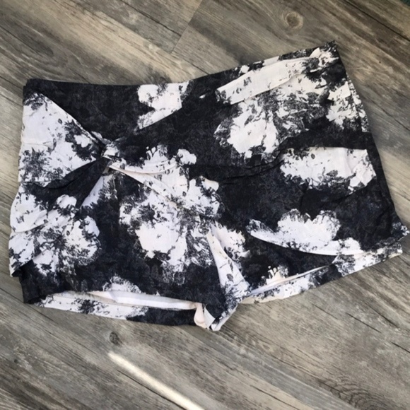 NEW Free People Tie Dye Linen Blend Shorts - Picture 4 of 6